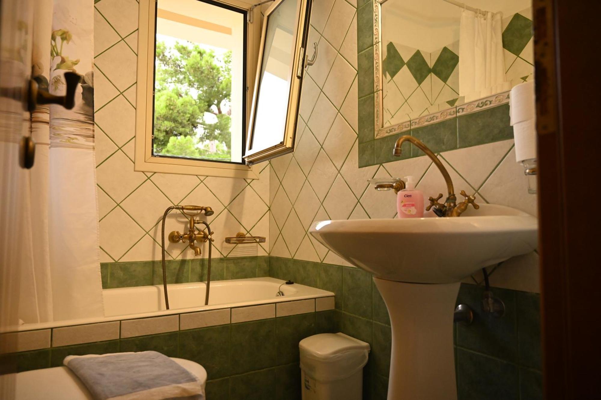 Liocharis Villas ลูร์ดฮาตา ภายนอก รูปภาพ